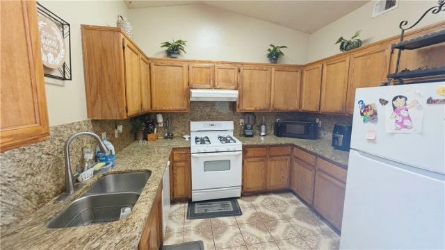 823 Deer Ridge, Bakersfield, CA 93306