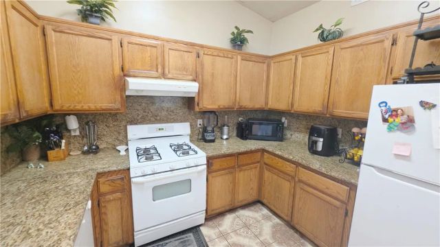 823 Deer Ridge, Bakersfield, CA 93306