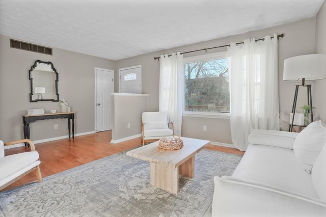 1379 Beulah Park, Lexington, KY 40517