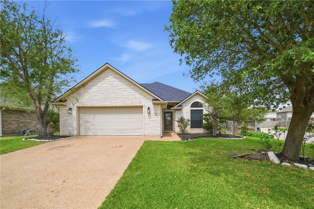 809 Emerald Dove Avenue, College Station, TX 77845