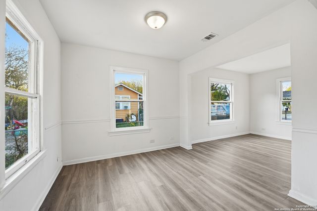 342 Bristol, San Antonio, TX 78214