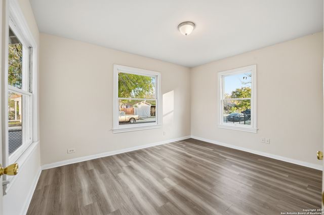 342 Bristol, San Antonio, TX 78214