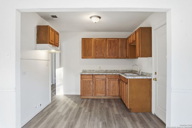 342 Bristol, San Antonio, TX 78214