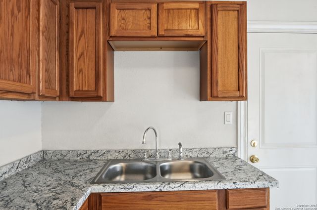 342 Bristol, San Antonio, TX 78214