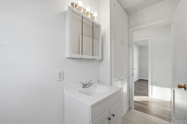 342 Bristol, San Antonio, TX 78214