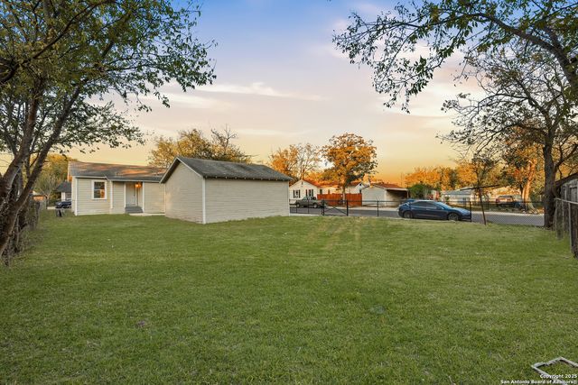 342 Bristol, San Antonio, TX 78214