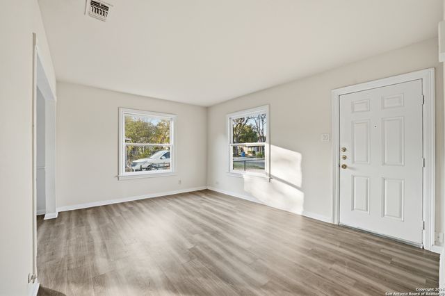 342 Bristol, San Antonio, TX 78214