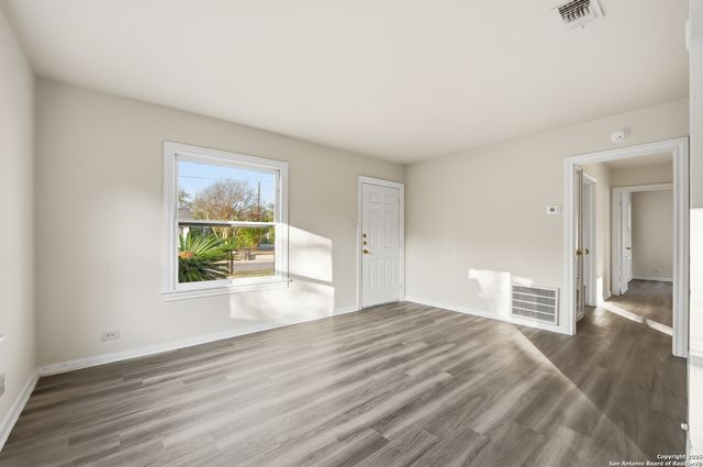 342 Bristol, San Antonio, TX 78214