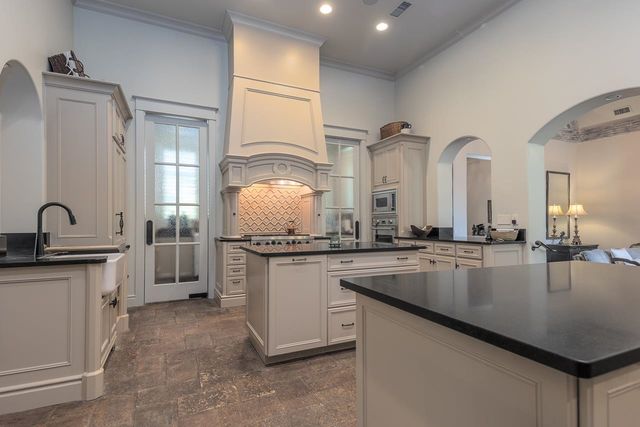 1244 CHERBOURG LN, Memphis, TN 38120