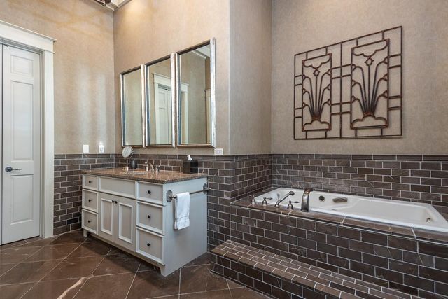 1244 CHERBOURG LN, Memphis, TN 38120