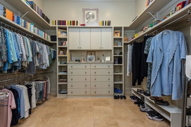 1244 CHERBOURG LN, Memphis, TN 38120