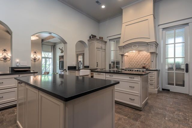 1244 CHERBOURG LN, Memphis, TN 38120