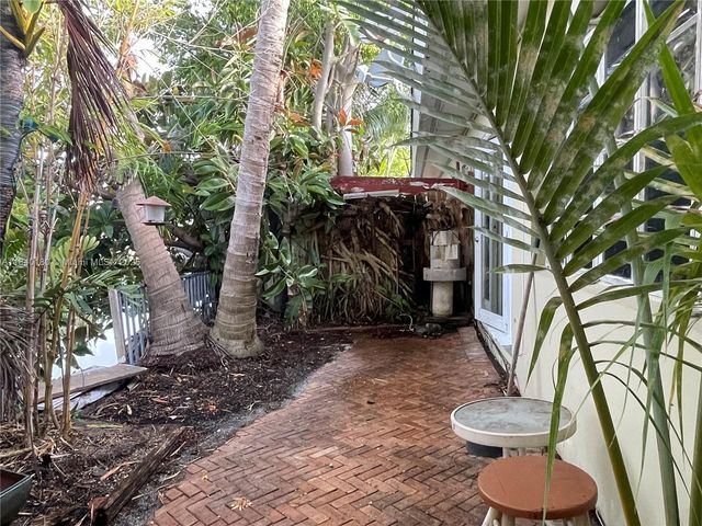 8300 Byron Ave 5, Miami Beach, FL 33141