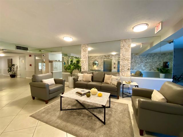 3010 N Course Dr 209, Pompano Beach, FL 33069