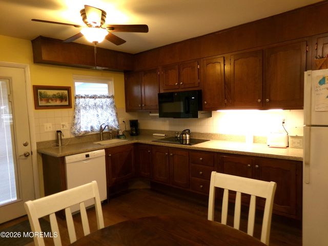 381B Chatham Court, Lakewood, NJ 08701