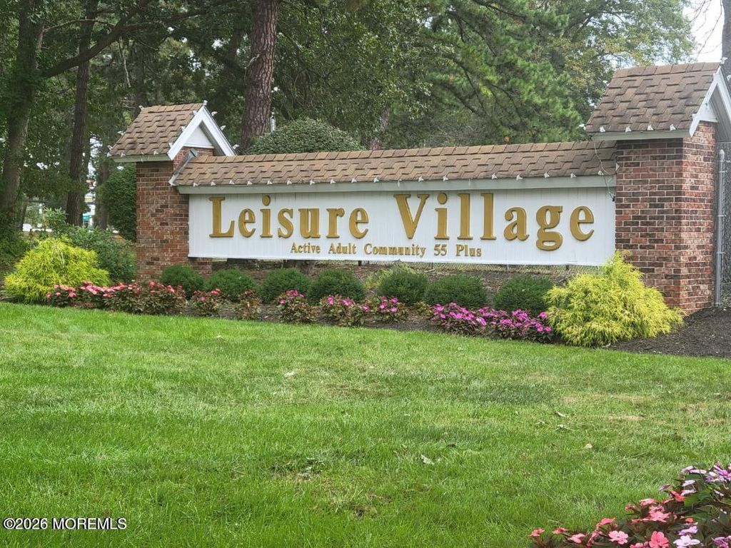 381B Chatham Court, Lakewood, NJ 08701