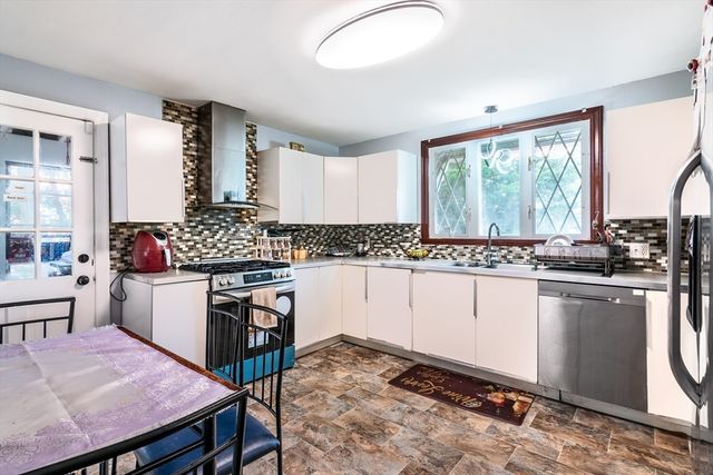 26 Beulah St, Framingham, MA 01701