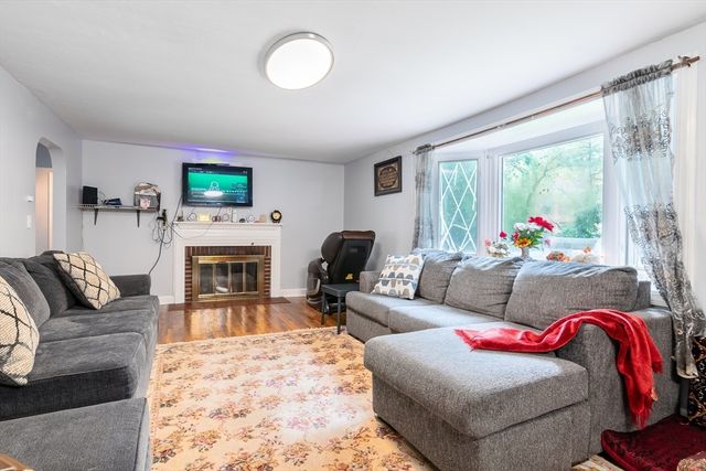 26 Beulah St, Framingham, MA 01701