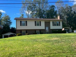 300 Oxford DR, Martinsville, VA 24112