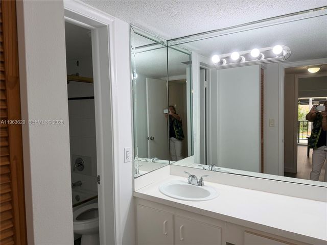 9229 SW 87th Ave D7, Miami, FL 33176