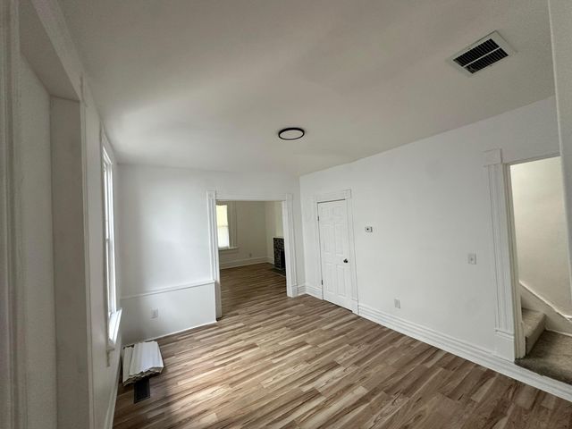 38 E Innis Avenue, Columbus, OH 43207