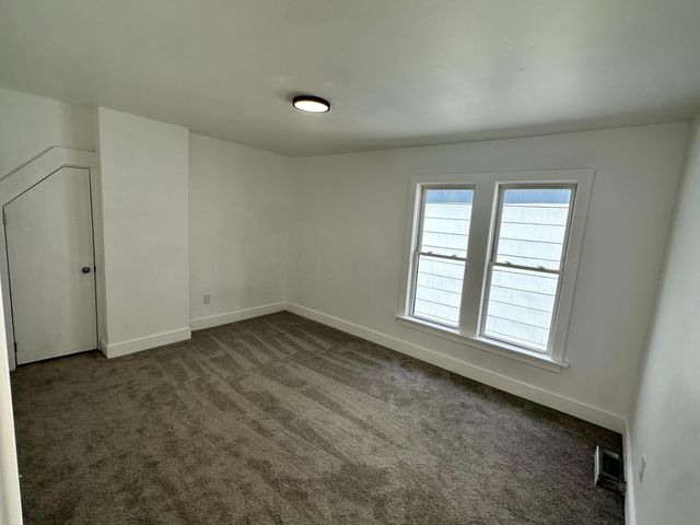 38 E Innis Avenue, Columbus, OH 43207