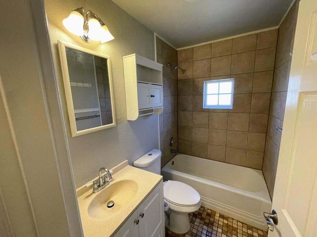 2102 25th Street, Lubbock, TX 79411