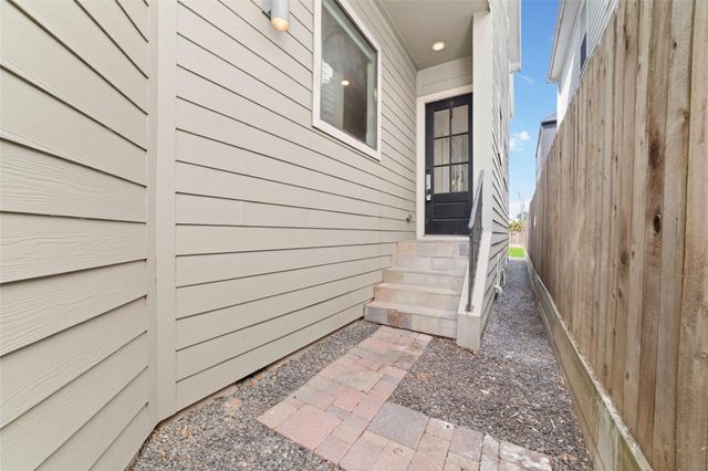 1917 W 15th Street A, Houston, TX 77008