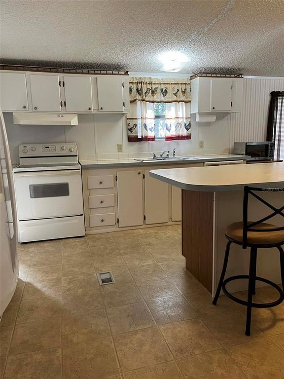 Image 8 of property listing at 22830 SW 118TH PLACE, Dunnellon, FL 34431