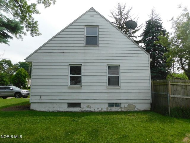 3235 Beaumont Drive, Toledo, OH 43608