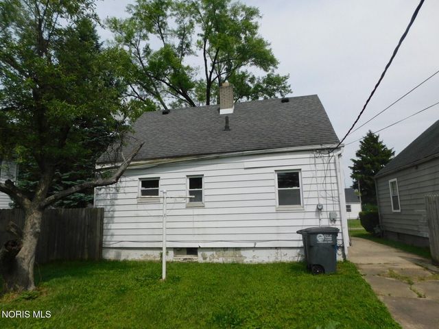 3235 Beaumont Drive, Toledo, OH 43608