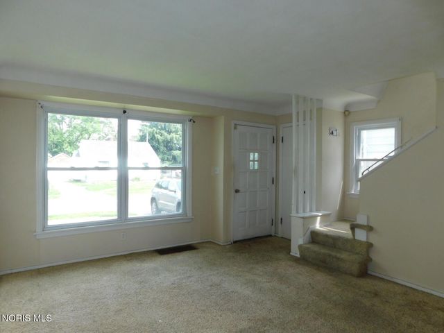 3235 Beaumont Drive, Toledo, OH 43608