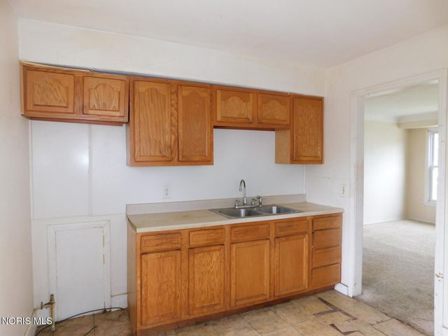 3235 Beaumont Drive, Toledo, OH 43608