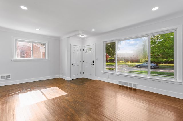 28852 Westfield Street, Livonia City, MI 48150