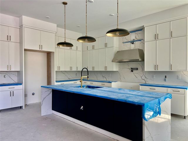 4633 W KENSINGTON AVENUE, Tampa, FL 33629