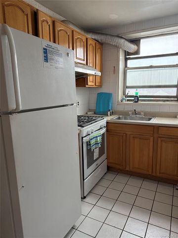41-25 Kissena Boulevard 5L, Flushing, NY 11355