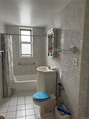 41-25 Kissena Boulevard 5L, Flushing, NY 11355