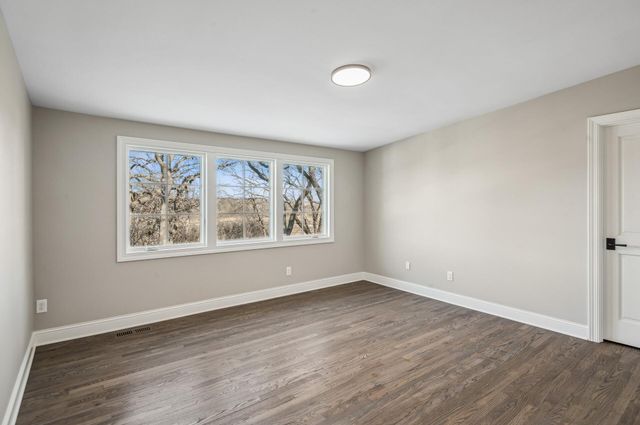 10 Saint Albans Road E, Hopkins, MN 55305