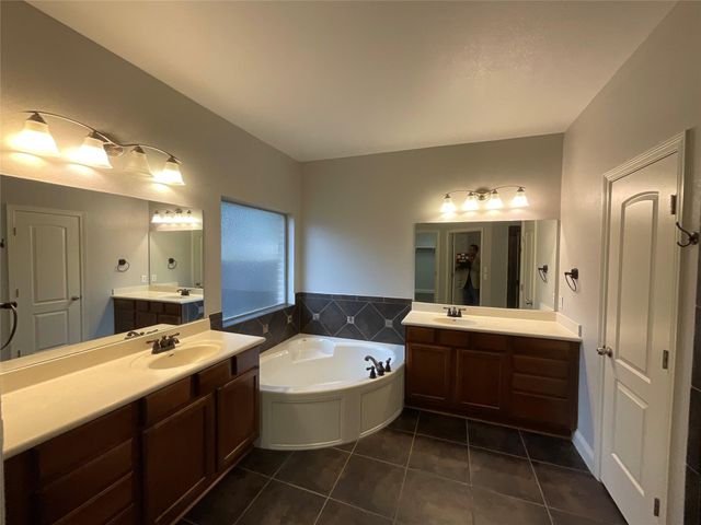 3928 Crest LN, Round Rock, TX 78681