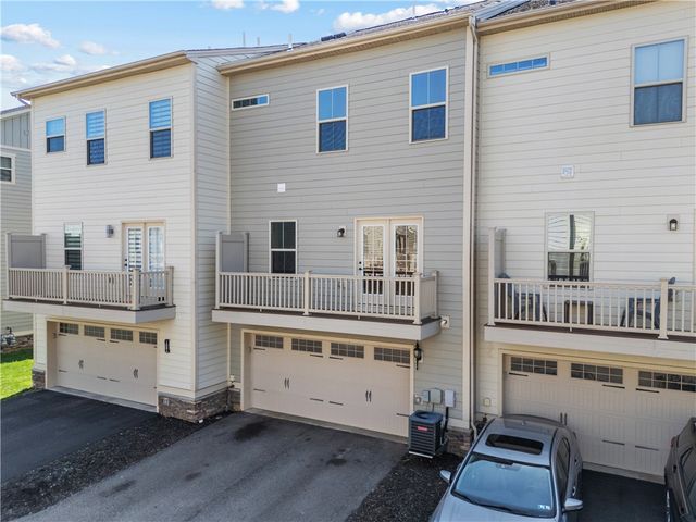 410 Fairmont Dr, Marshall, PA 15090