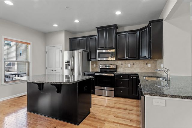 410 Fairmont Dr, Marshall, PA 15090