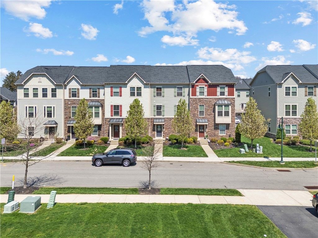 410 Fairmont Dr, Marshall, PA 15090