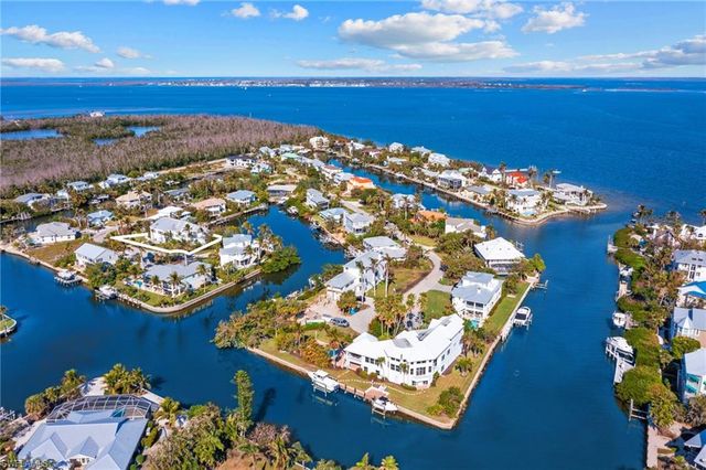 1730 Jewel Box DR, Sanibel, FL 33957