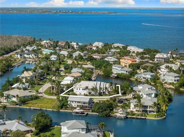 1730 Jewel Box DR, Sanibel, FL 33957