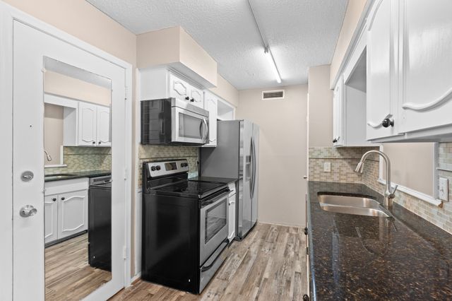 7812 Royal Lane 109, Dallas, TX 75230