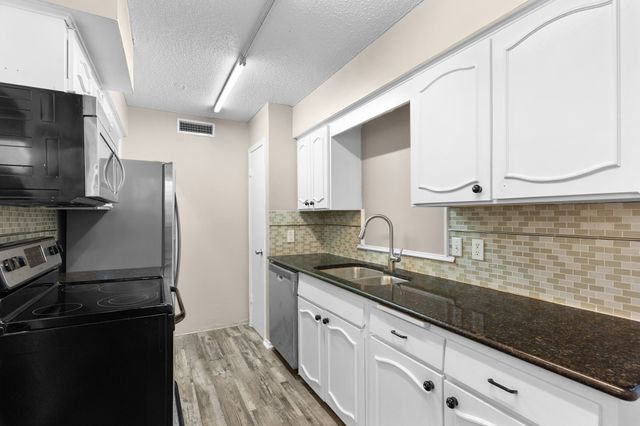 7812 Royal Lane 109, Dallas, TX 75230