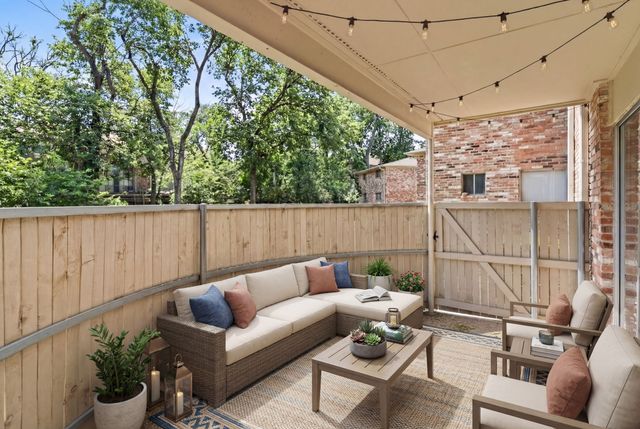 7812 Royal Lane 109, Dallas, TX 75230