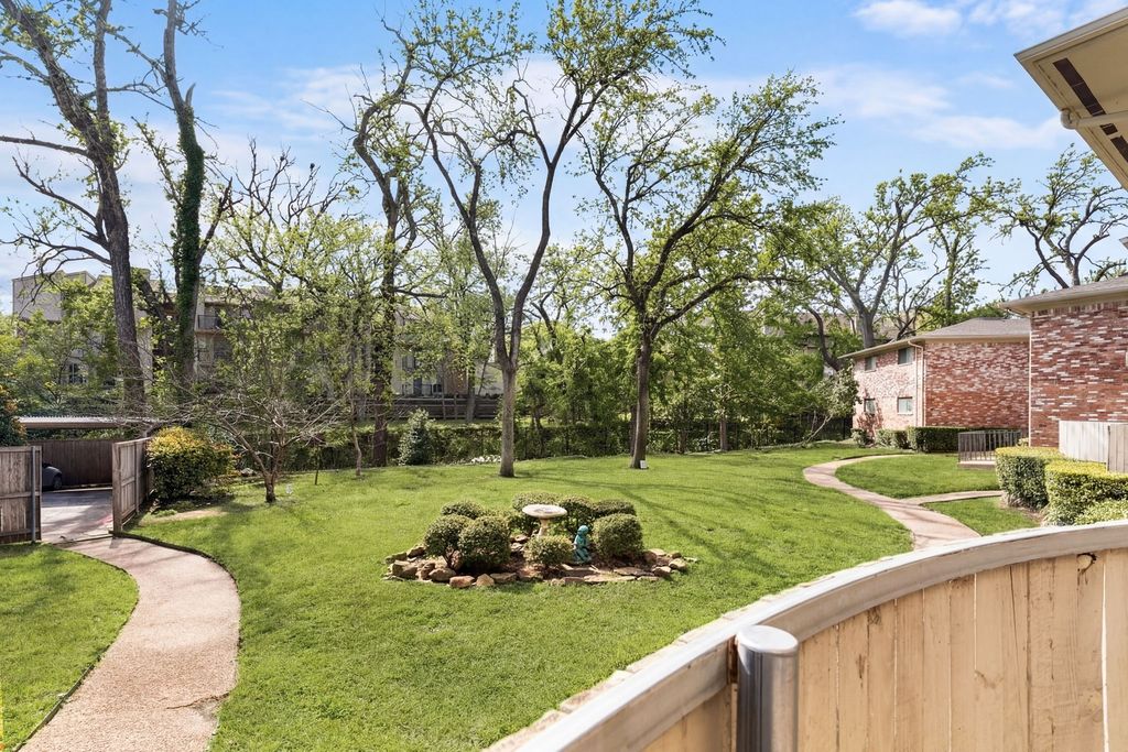 7812 Royal Lane 109, Dallas, TX 75230