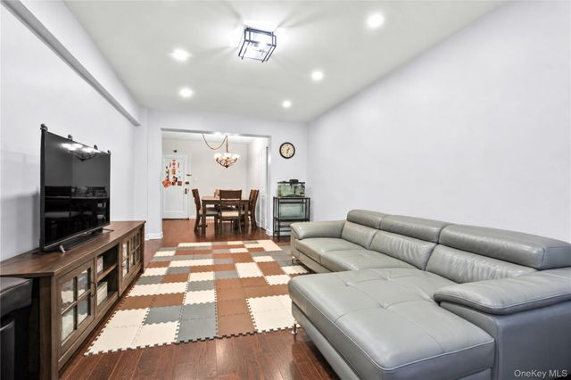 26-25 Union Street 1C, Flushing, NY 11354
