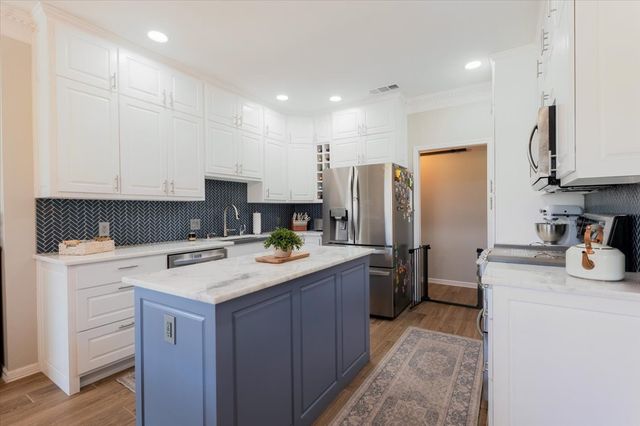 6105 Bontura Court, Granbury, TX 76049